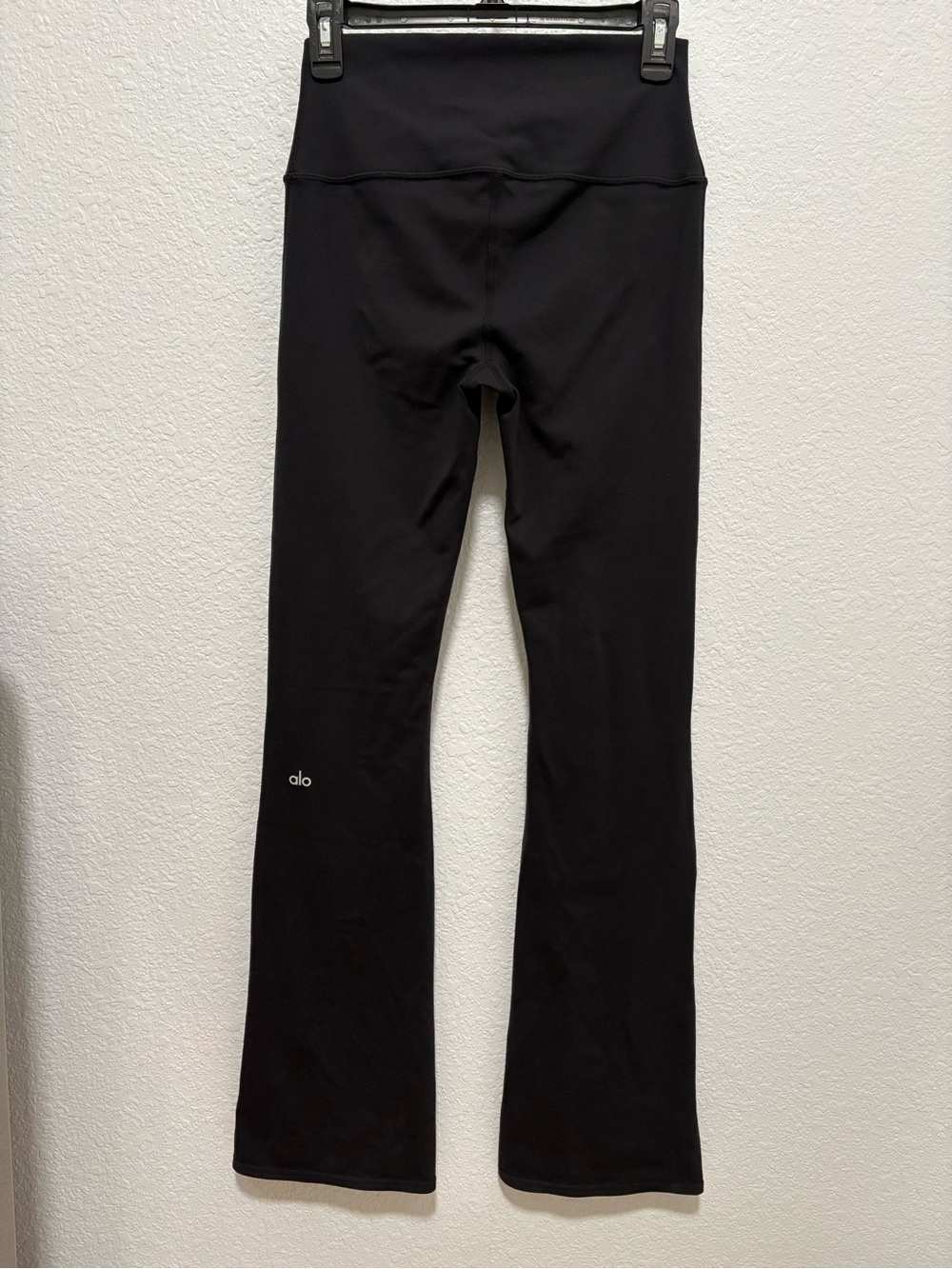 Alo Airbrush Bootcut High Rise Leggings In Black Sz M MSRP:$128 worn twice - Picture 4 of 10